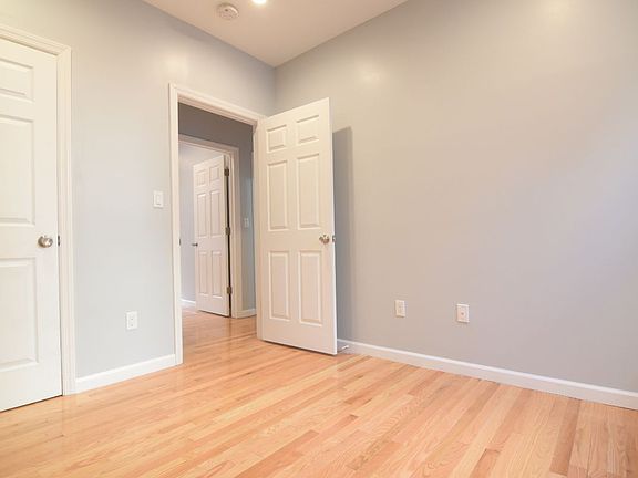5th image of 602 W 139th St #401