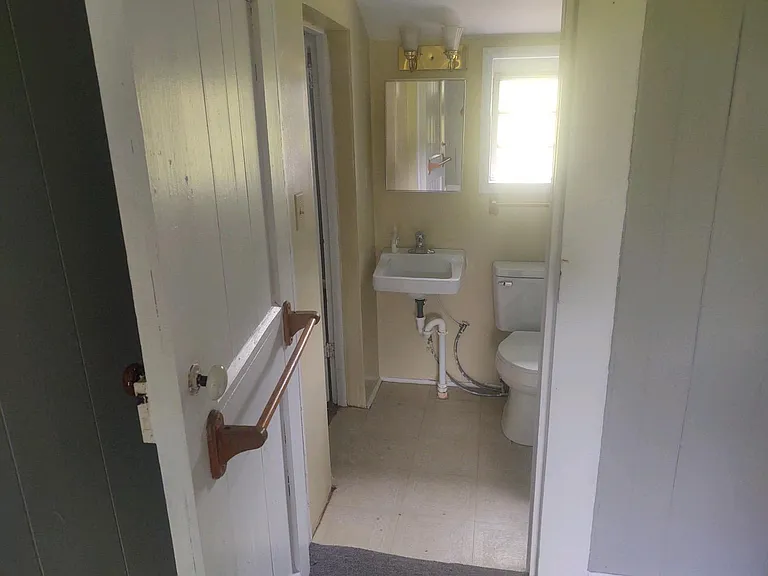 1090 Dix Creek Rd — Photo 3