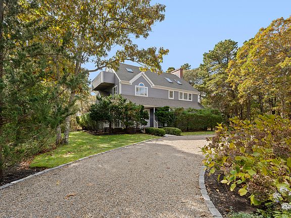 3rd image of 7 S Meadow Ln