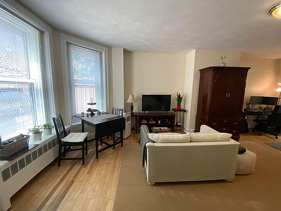 4th image of 300 Marlborough St APT 2