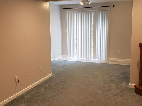 Finished basement and gas fireplace