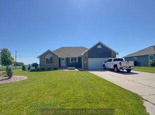 713 Lincoln Ave, Shelton, NE 68876