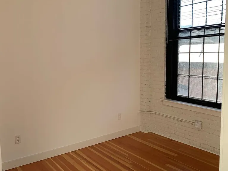 40 Sprague St — Photo 11