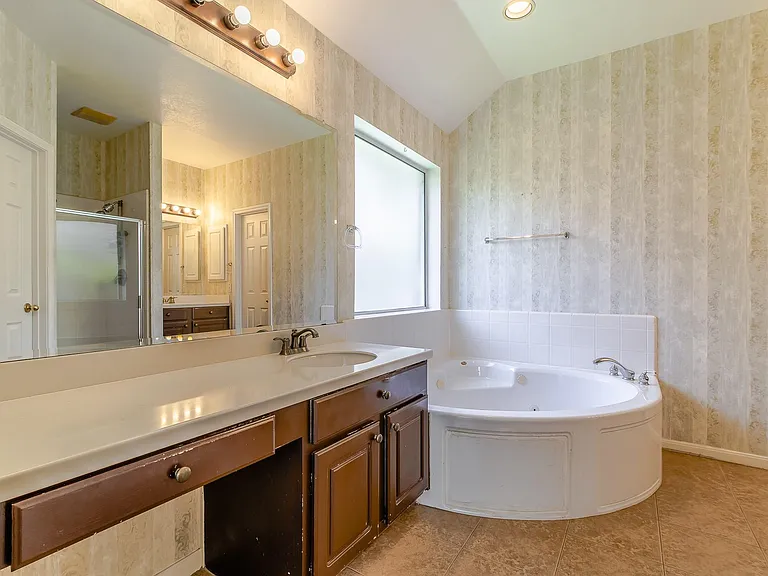 2123 Hill Canyon Ct — Photo 11