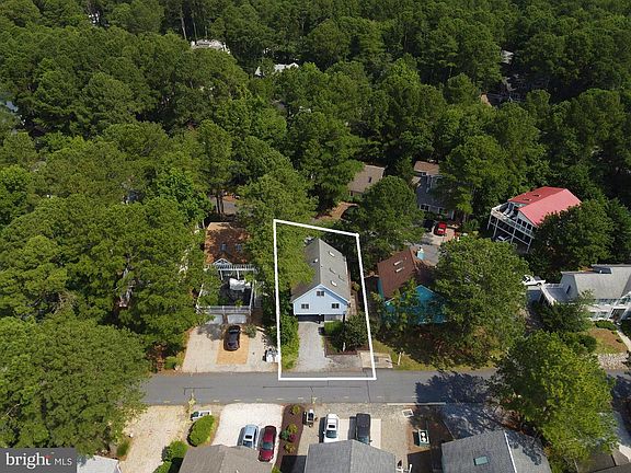 2nd image of 127 Elizabeth Way