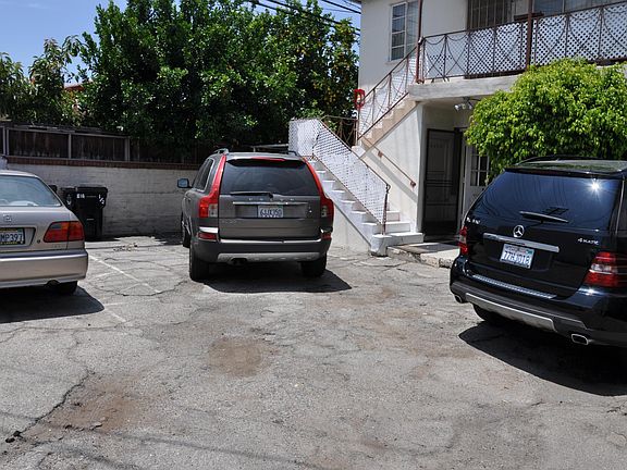 3rd image of 816 W Glenoaks Blvd #818A