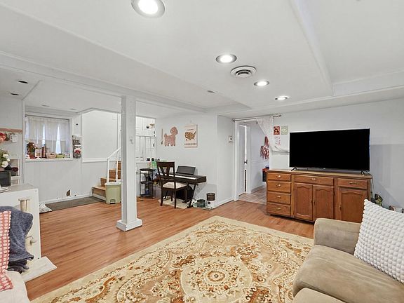 4th image of 4833 N Troy St