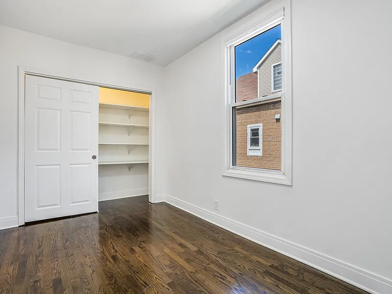 2826 N Rockwell St #1 — Photo 4
