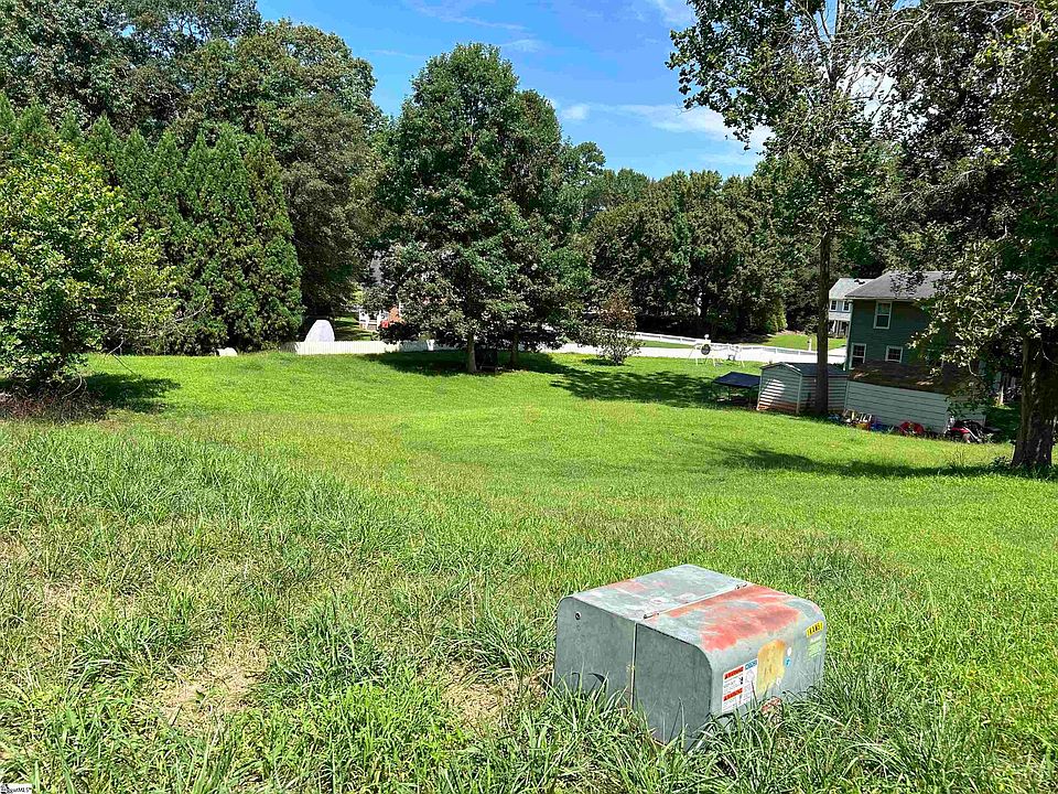 1st image of 205 Aspenwood Dr