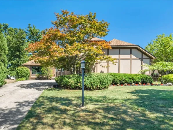 7791 Edgewood Ln, Seven Hills, OH 44131