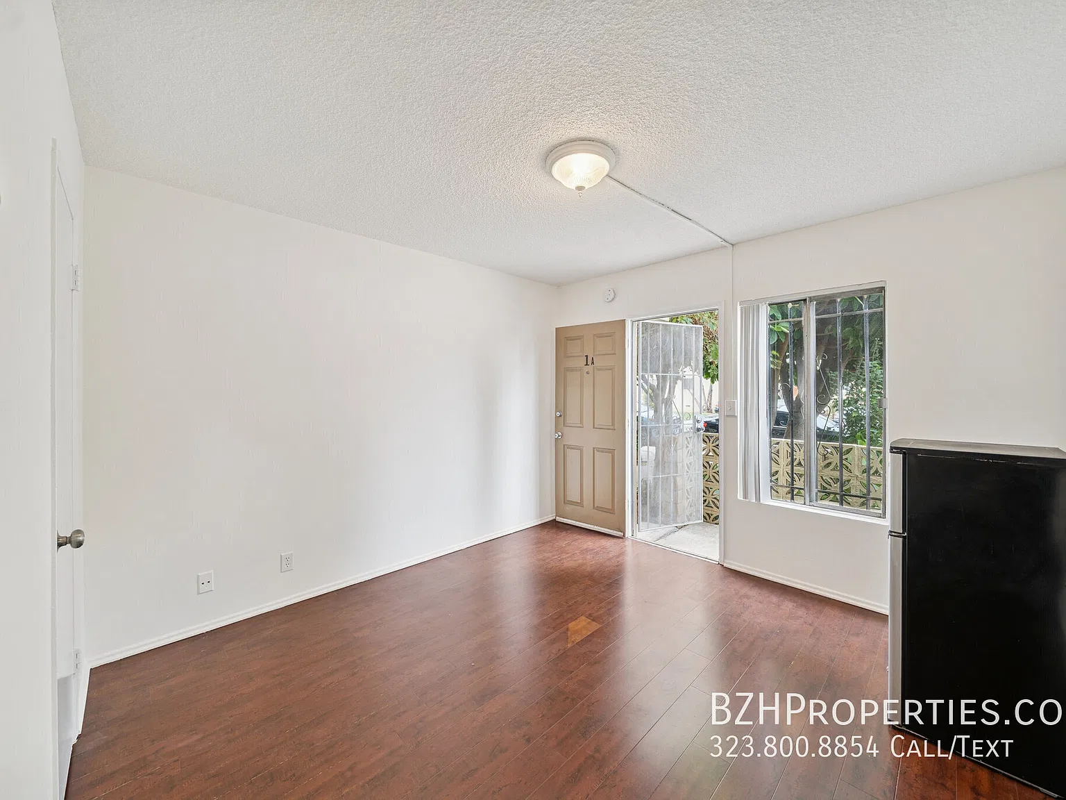Ground Floor Studio Near Culver City with Pool — Photo 2
