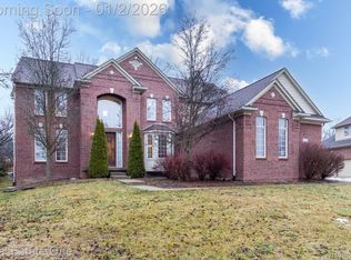 6536 Chatham Cir, Rochester Hills, MI 48306