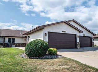 2122 Vierling Dr E, Shakopee, MN 55379