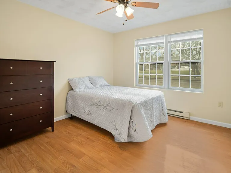 602 W Seneca St — Photo 9