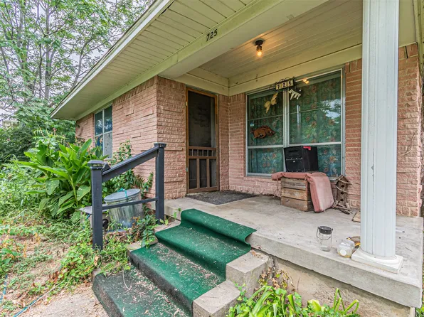 725 NE 31st St, Grand Prairie, TX 75050