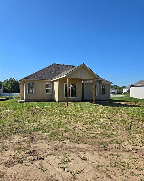 2nd image of 20104 Grove Cir