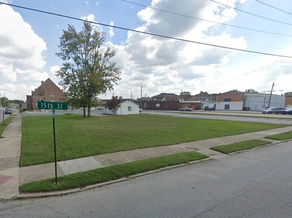112 N 15th St, Murphysboro, IL 62966