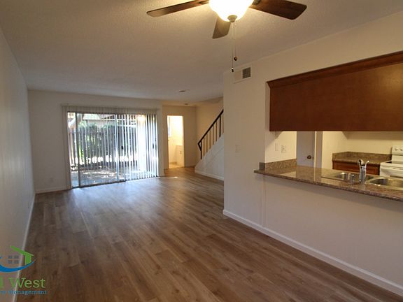 5th image of 210 Red Oak Dr W APT P