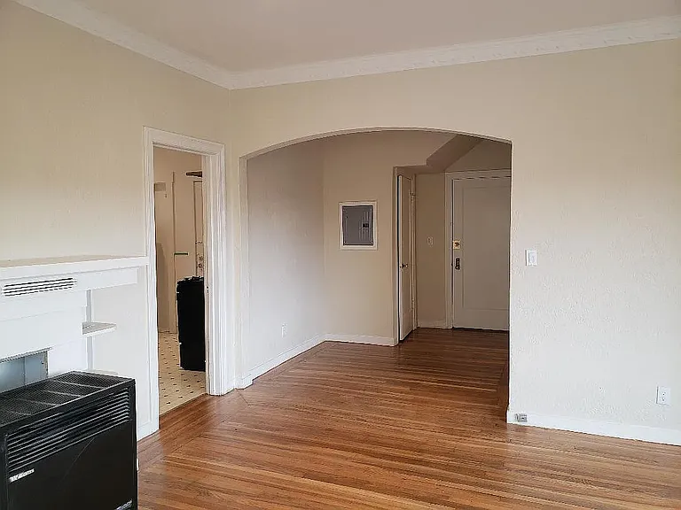 442 Merritt Ave #1 — Photo 4