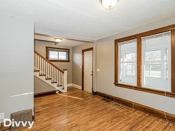4th image of 3827 Sheridan Ave N