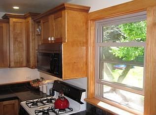 5th image of 736 Holland St