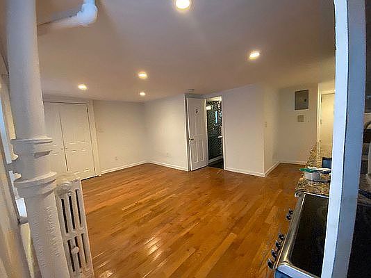 5th image of 109 Congress St APT 1R