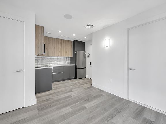 5th image of 880 Rogers Ave Unit 3G