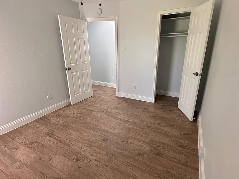 Dalewood Ln — Photo 25