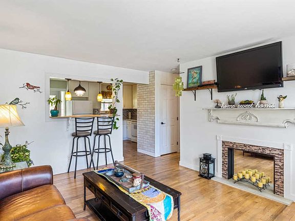 5th image of 43 Highridge Dr