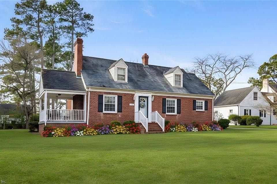 1st image of 421 Laurel St