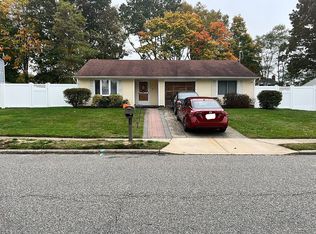 81 Holiday Park Dr, Centereach, NY 11720