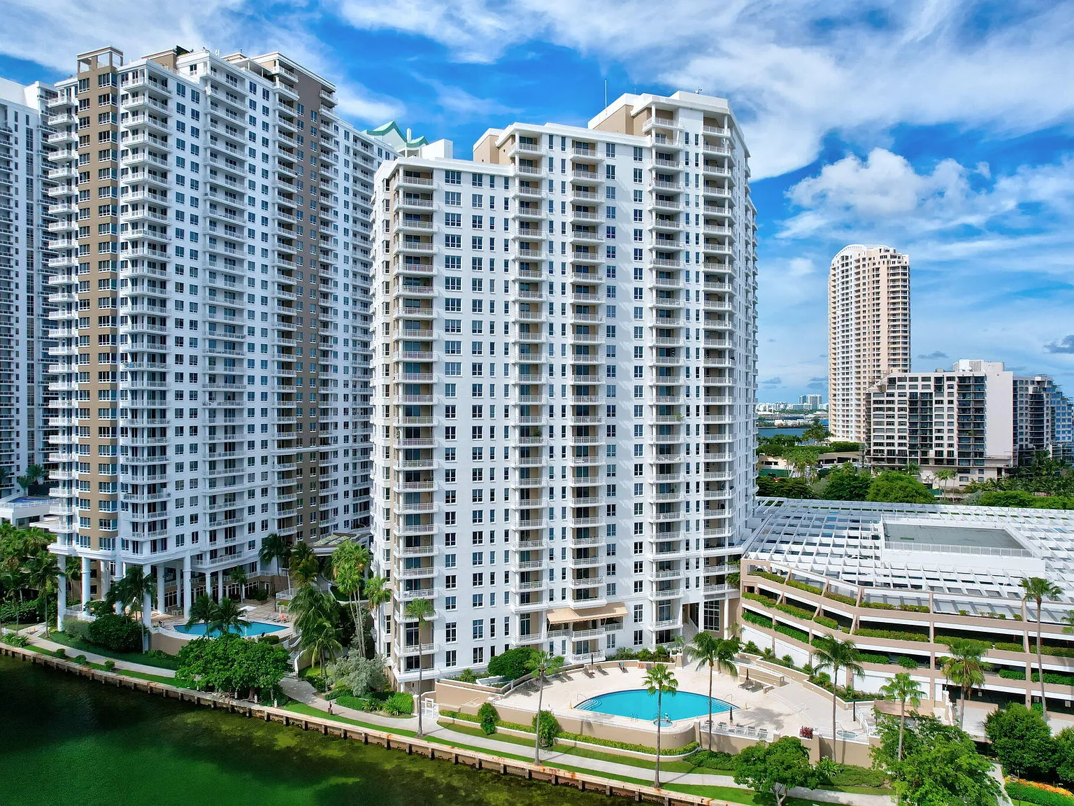 2 bed, 2.5 bath, 1230 sqft, $5,400 — Photo 3