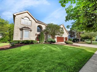 2211 Arrowhead Dr, Naperville, IL 60564