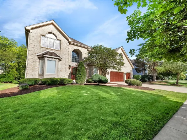 2211 Arrowhead Dr, Naperville, IL 60564