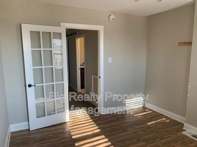 457 Walnut St — Photo 16