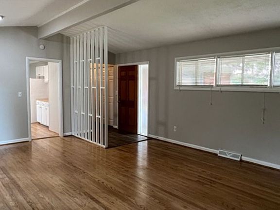2nd image of 302 Pine Knoll Dr