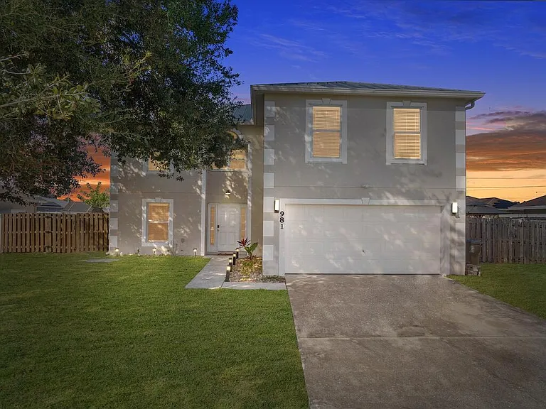 981 SW McElroy Ave — Photo 4