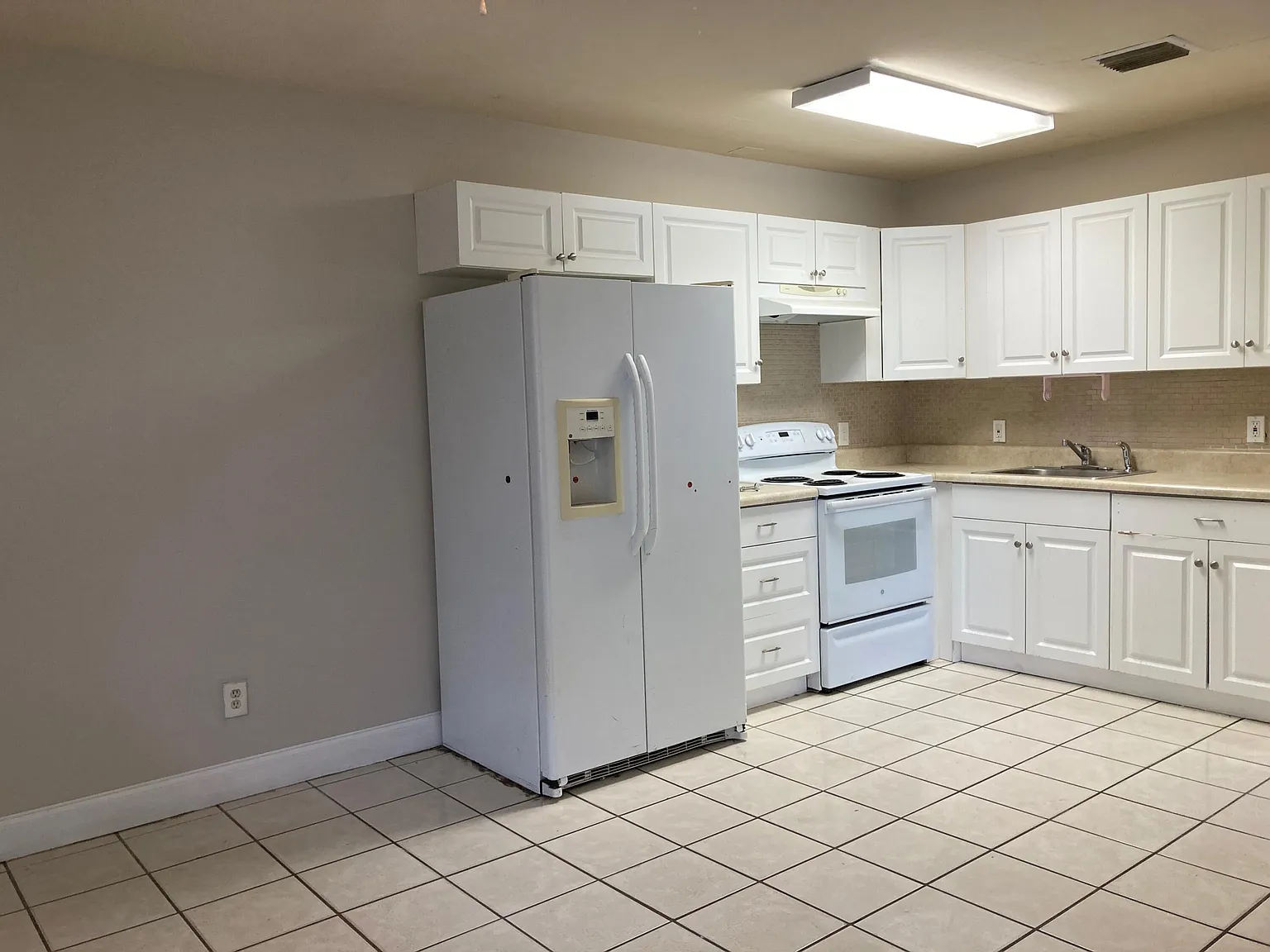 2 bed, 1.0 bath, 908 sqft, $2,000 — Photo 1