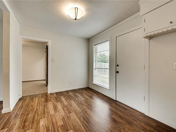 3rd image of 1019 Daniels Dr