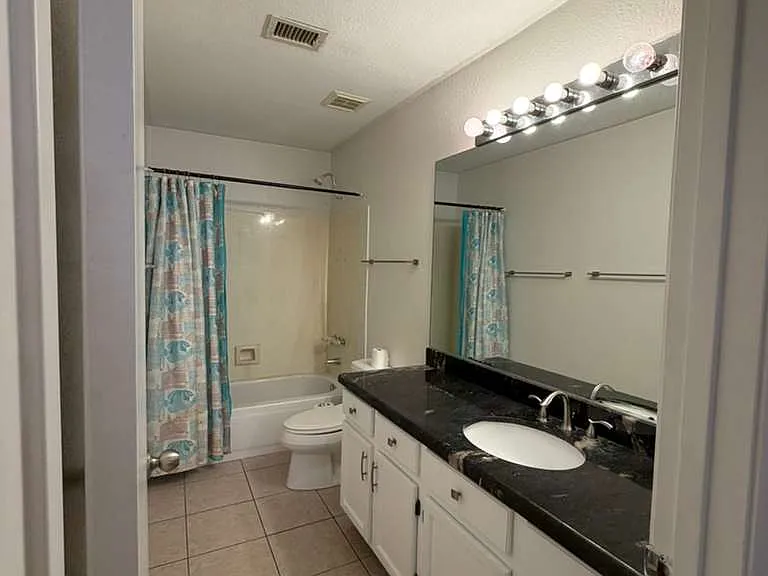 1181 W Chicago St — Photo 7