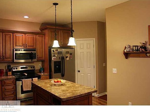 3rd image of 1241 Jackson Dr