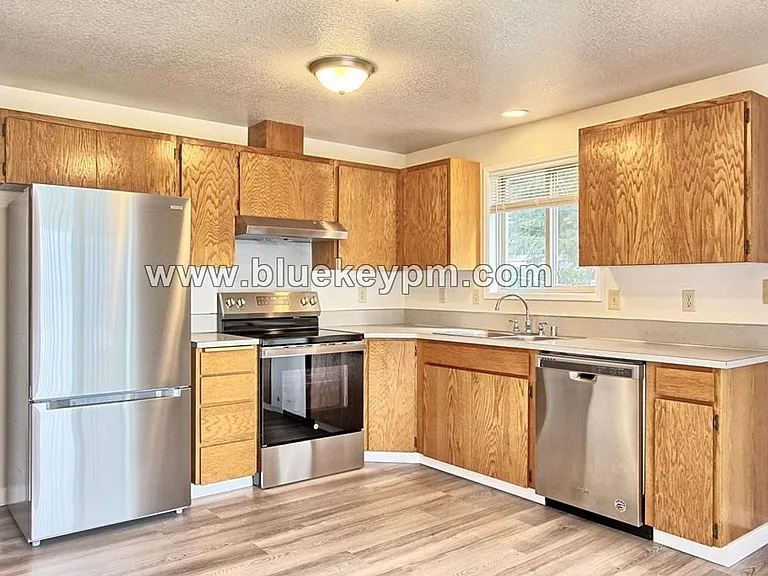 14005 NE 70th St — Photo 7