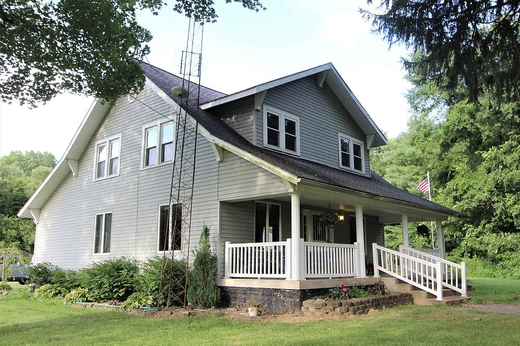 6 bed, 1.5 bath, 1664 sqft, $1,800 — Photo 1
