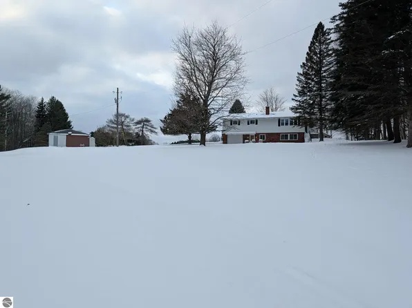 17527 110th Ave, Evart, MI 49631
