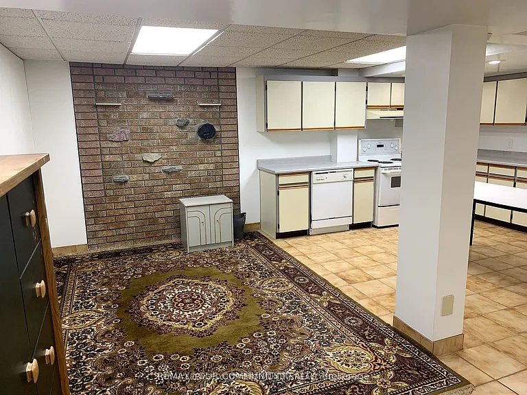 136 Dina Rd #BASEMENT — Photo 4