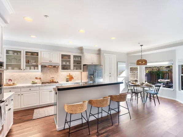 979 Langhart Court, Healdsburg, CA 95448