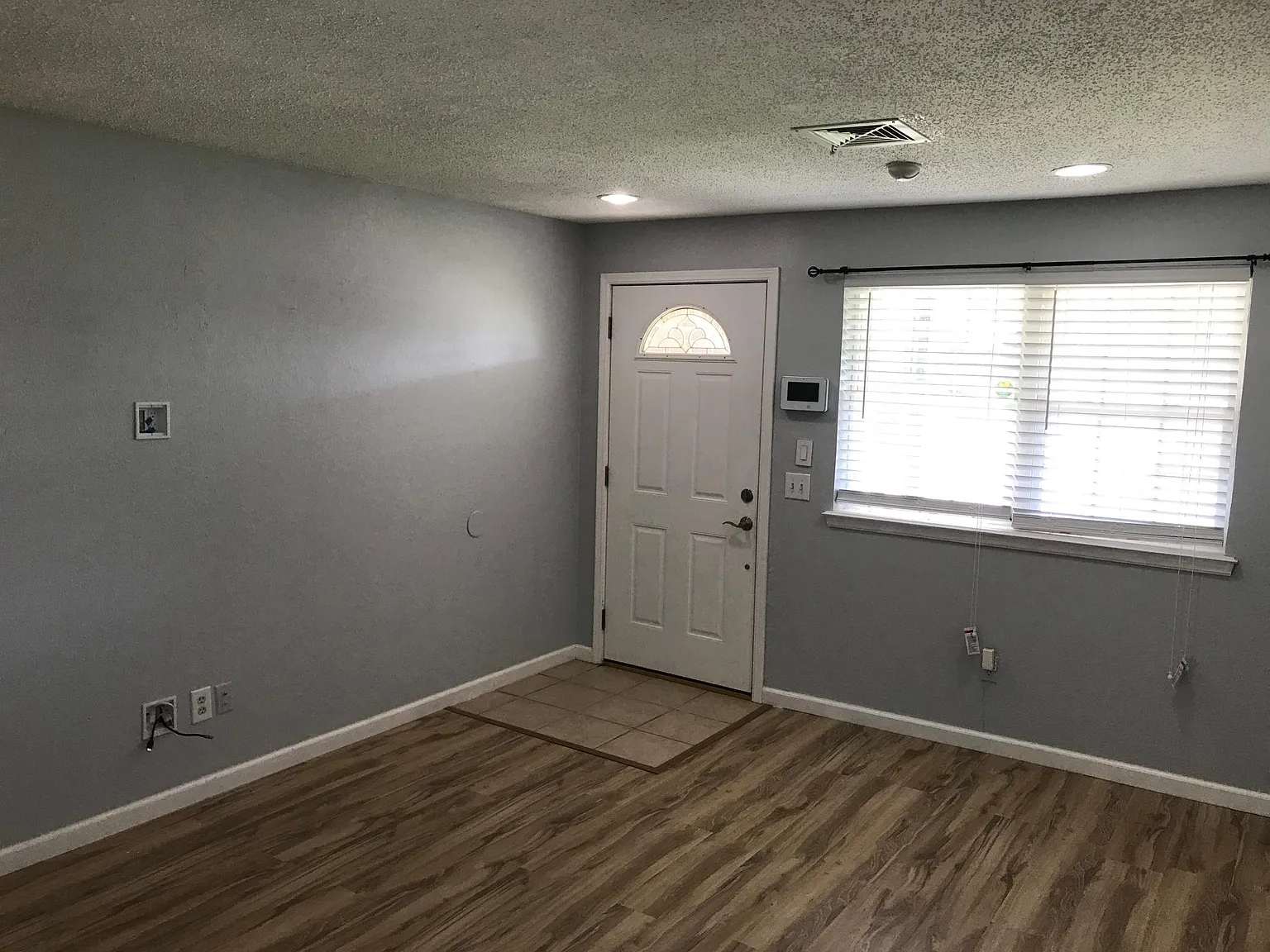 3 bed, 1.5 bath, 1100 sqft, $1,350 — Photo 3