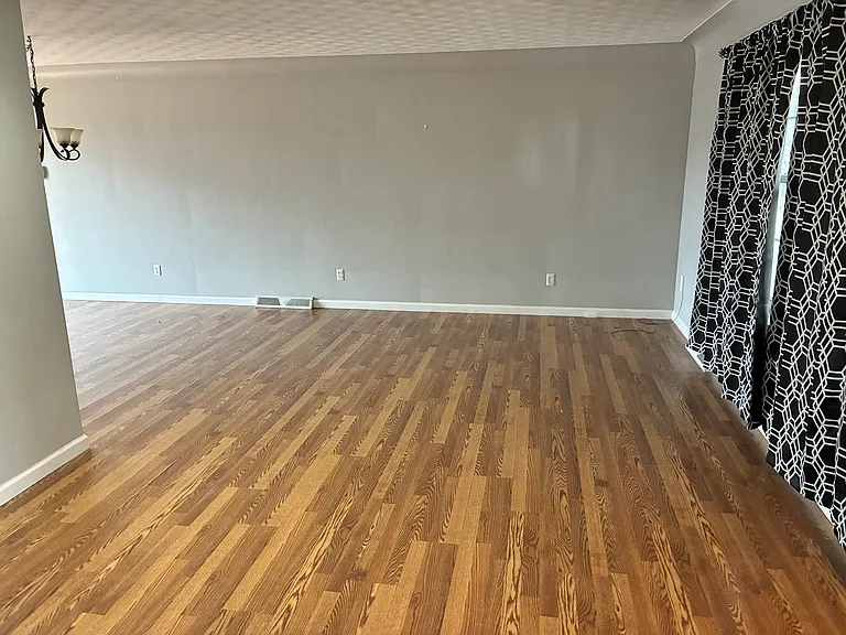3214 Greenwood Ln — Photo 3