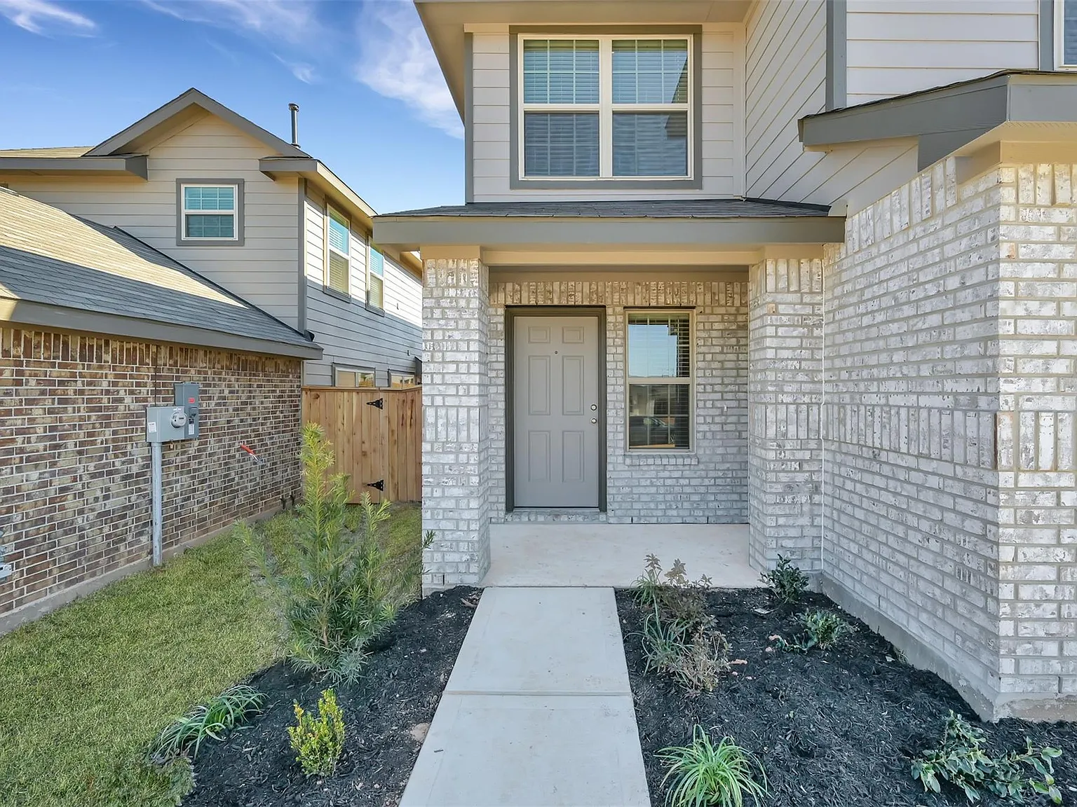 4 bed, 2.5 bath, 2229 sqft, $1,925 — Photo 3