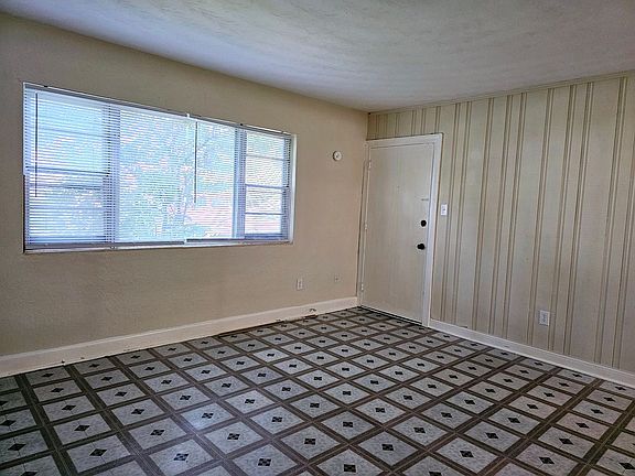 3rd image of 9 Morris St #2